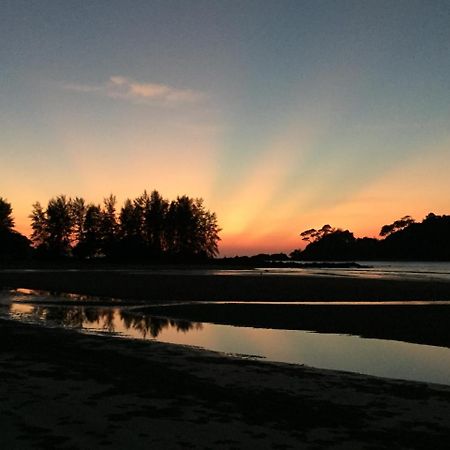 Sea Rounding Hotel Ko Phra Thong Bagian luar foto