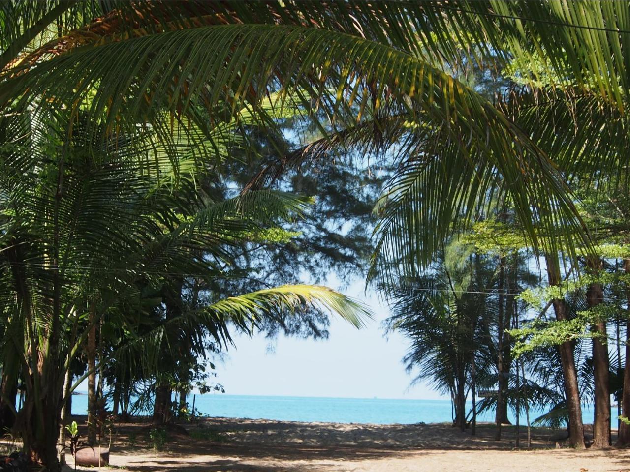 Sea Rounding Hotel Ko Phra Thong Bagian luar foto