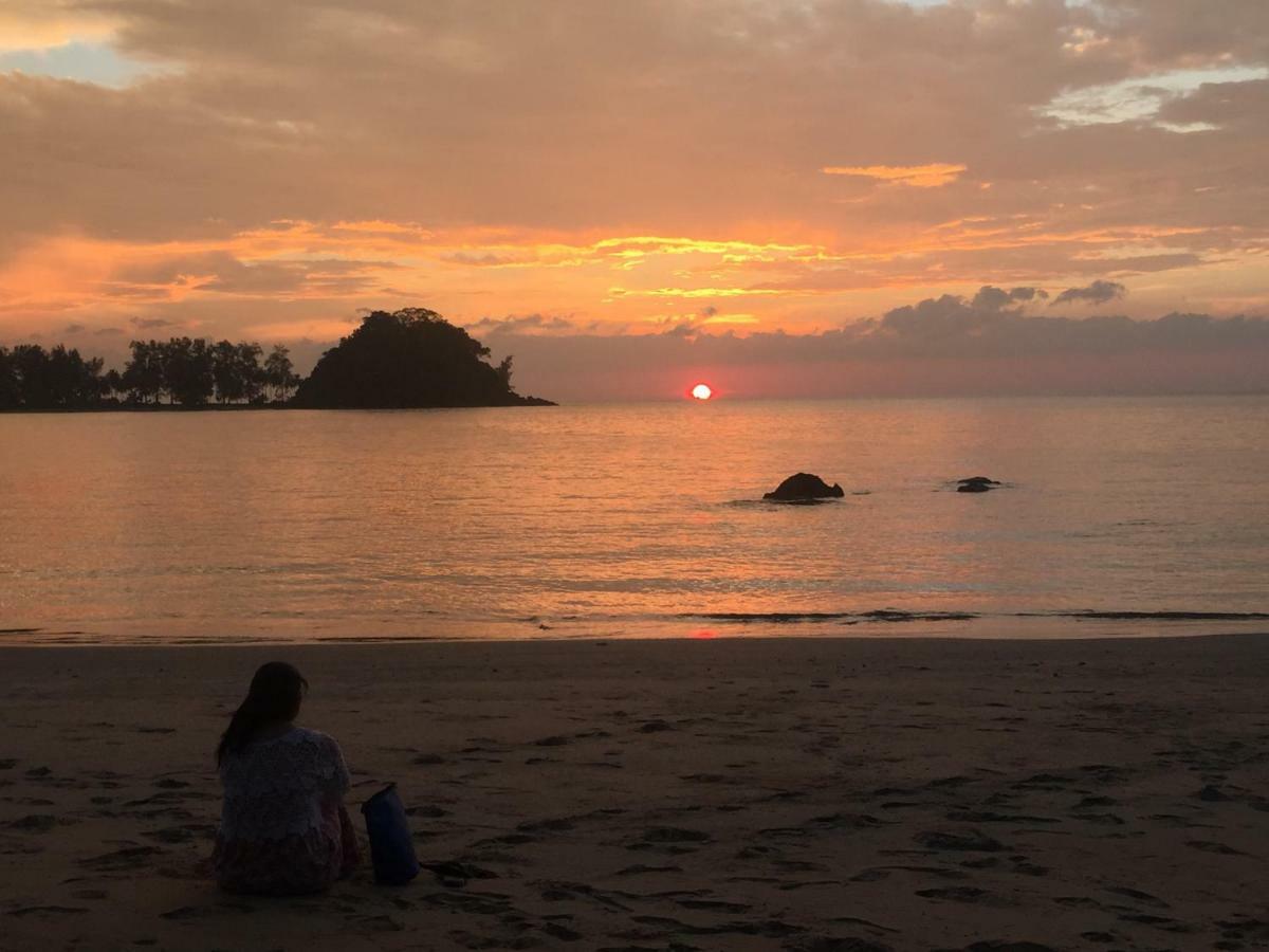 Sea Rounding Hotel Ko Phra Thong Bagian luar foto