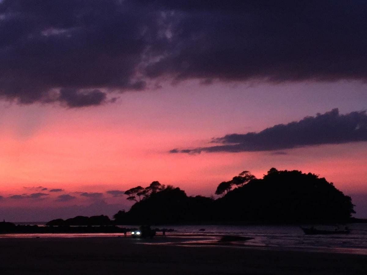 Sea Rounding Hotel Ko Phra Thong Bagian luar foto