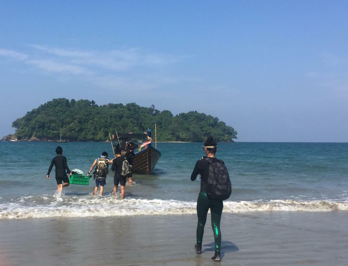 Sea Rounding Hotel Ko Phra Thong Bagian luar foto